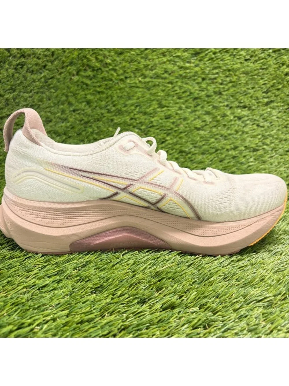 Asics Gel-Kayano 32 Womens Size 9.5 Ivory Pink Athletic Running Shoes Sneakers